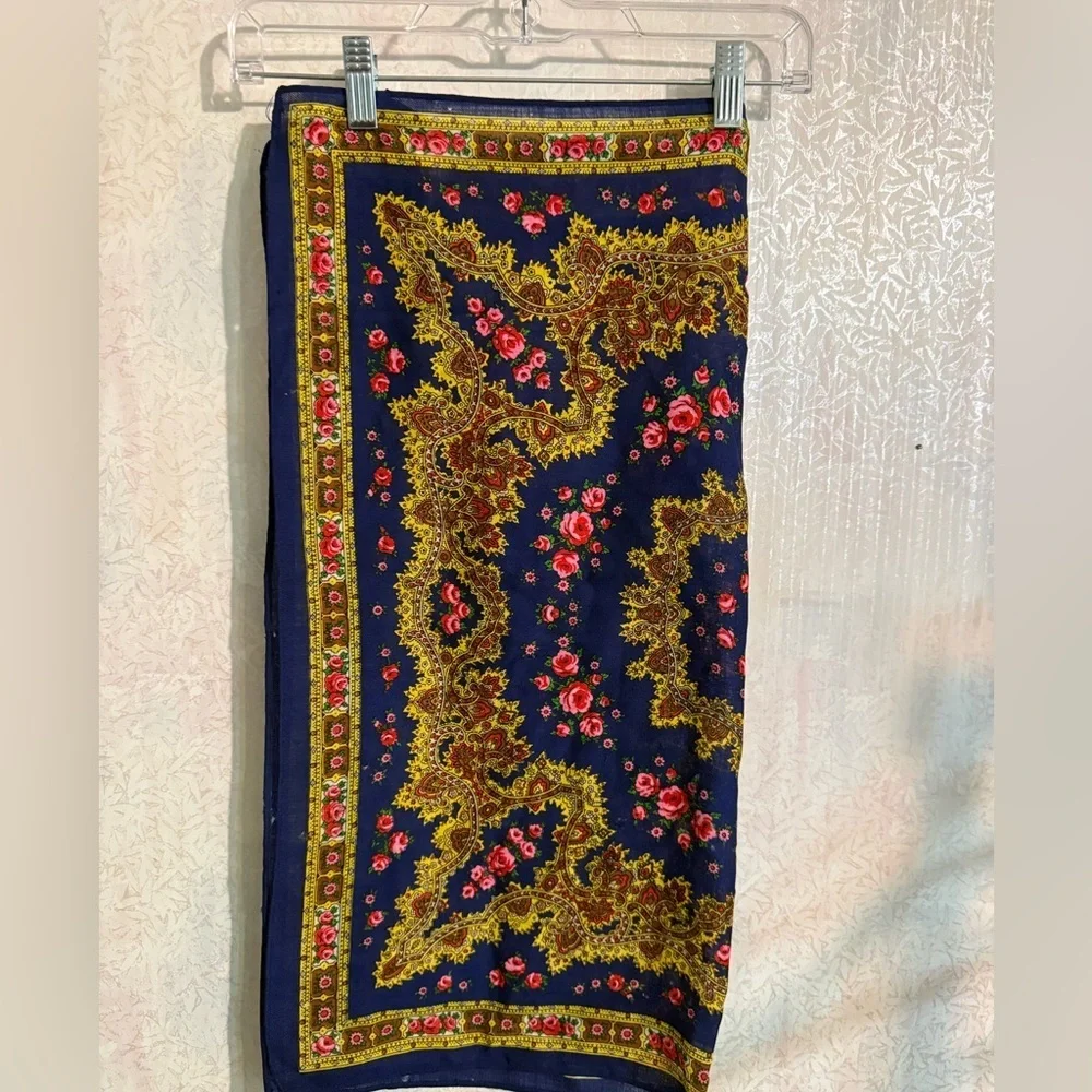 Pavlovo Posad style Russian wool shawl featuring a traditional floral pattern.